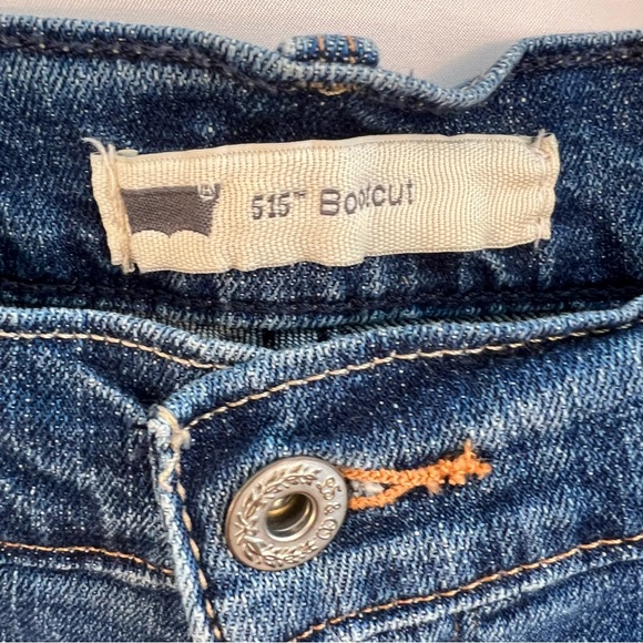 Levis 515 Bootcut Jeans Medium Wash Blue Flared Mid Rise Womens 32 Embroidered - Picture 7 of 7